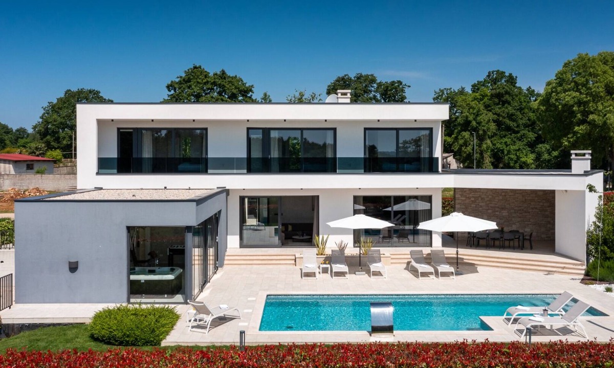 Kringa Villa | Villa Blanka by Villas Guide