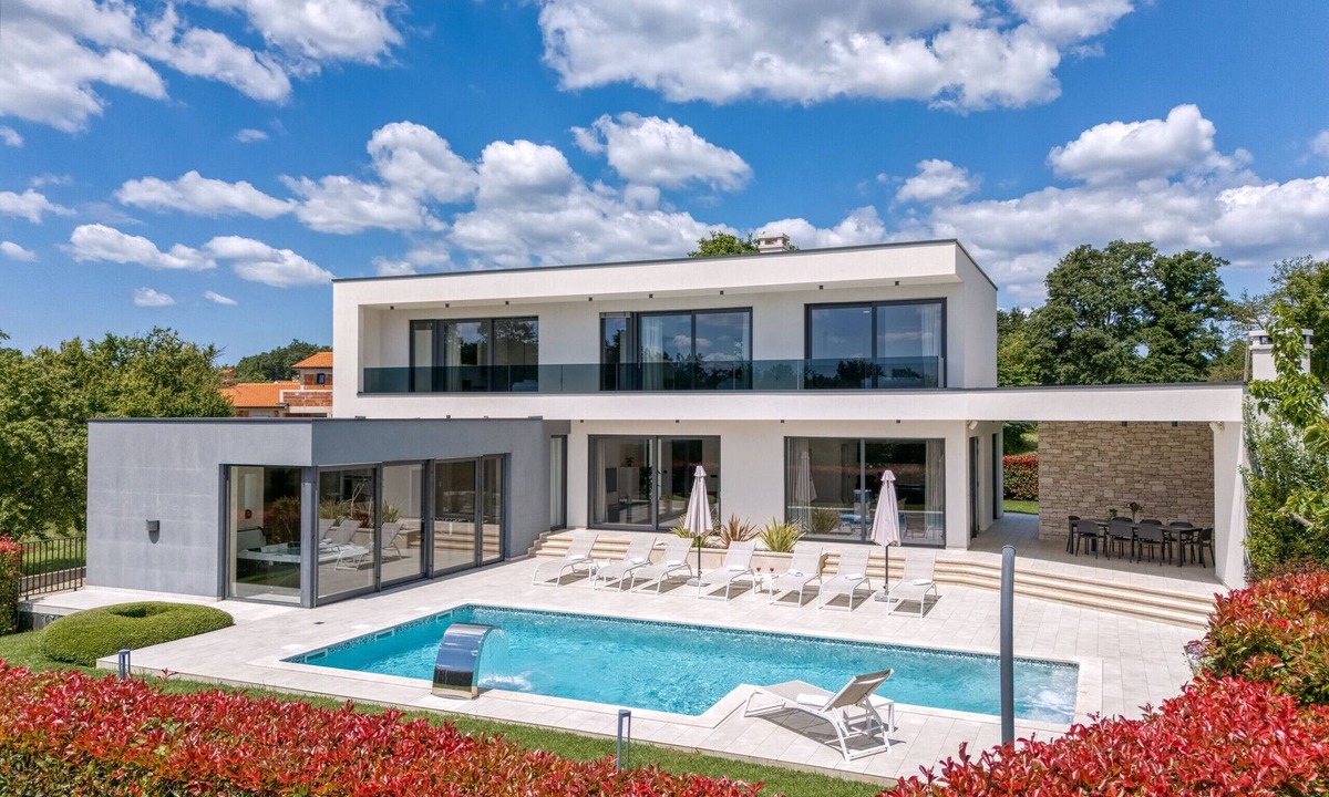 Kringa Villa | Villa Blanka in Central Istria for 8 persons with 50 m2 private pool, jacuzzi and free bikes