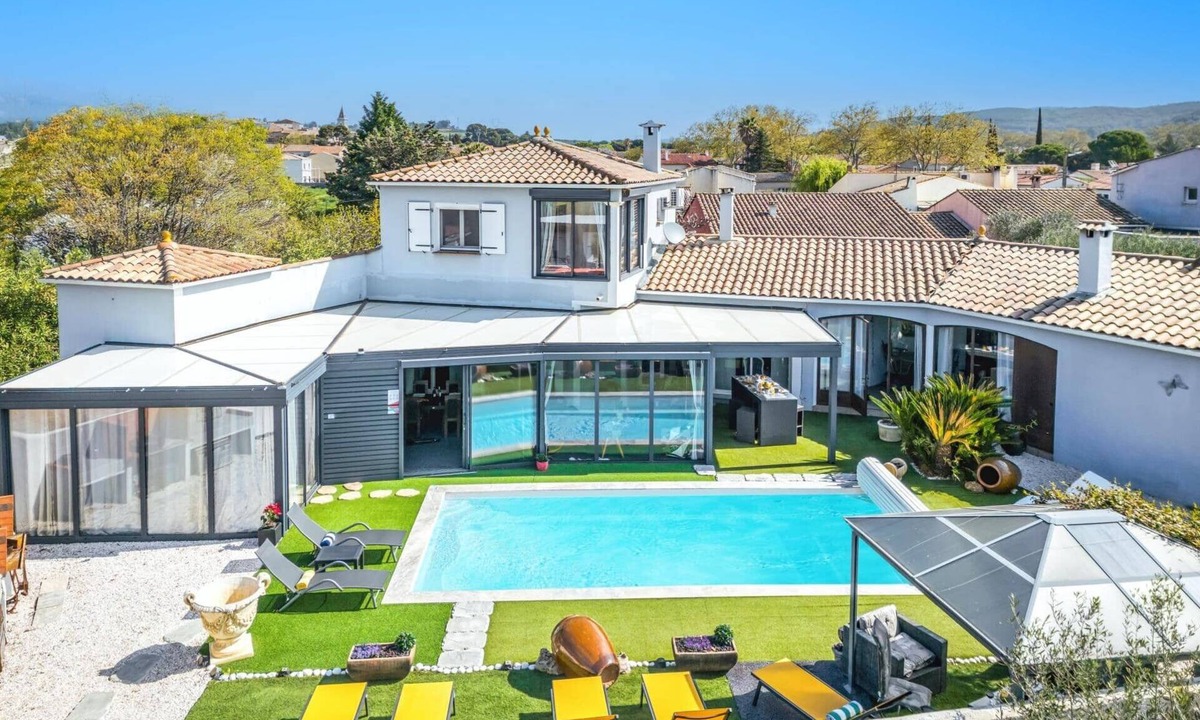 Plaissan Villa | Villa Bohemienne by Villa Plus