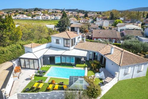 Plaissan Villa | Villa Bohemienne by Villa Plus