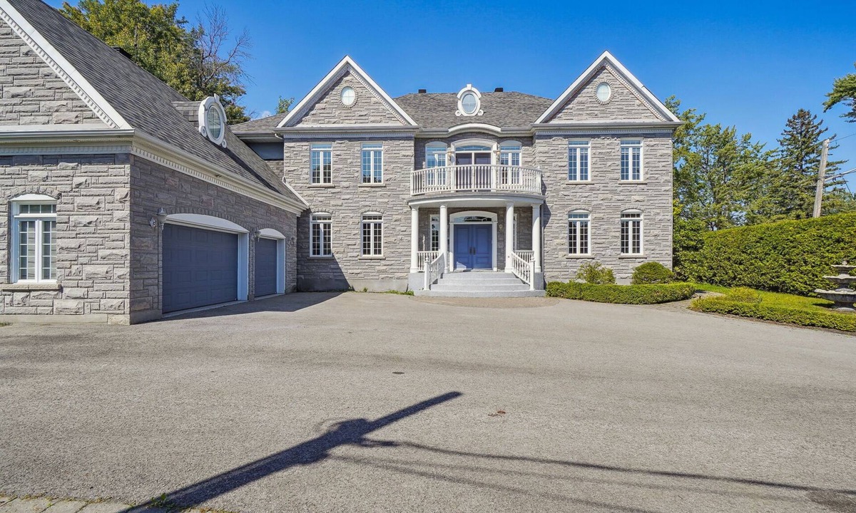 Laval Villa | Villa BORD DE L'EAU