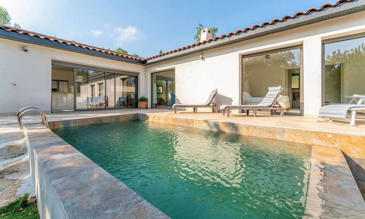 Russan Apartment | Villa 'By the Gardon' with Mountain View, Wi-Fi and Air Conditioning