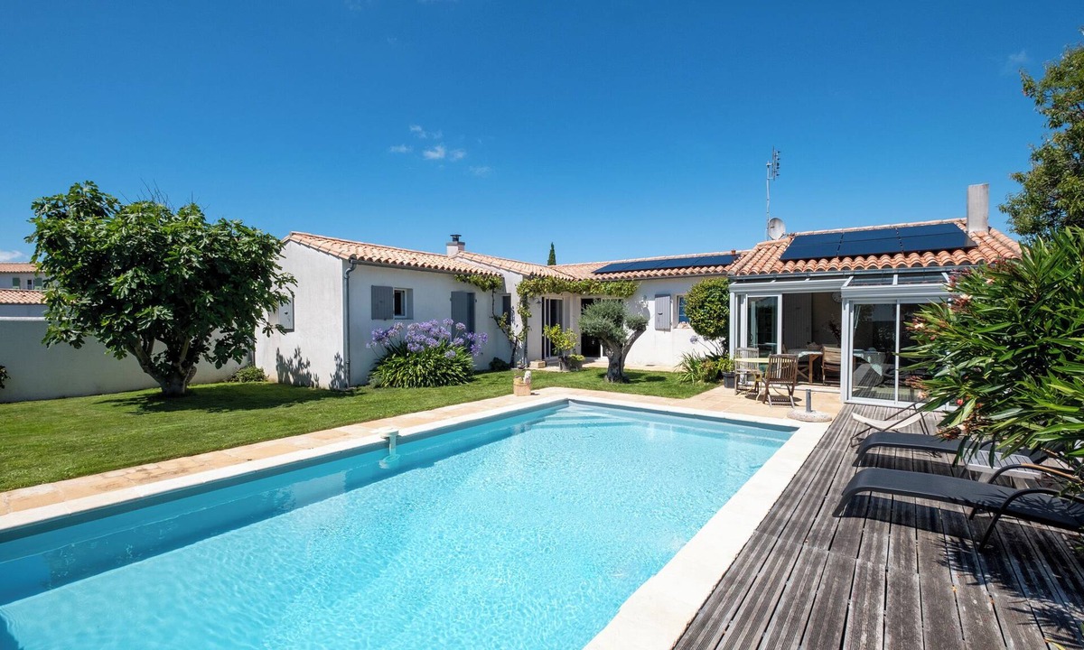 La Flotte Villa | Villa by the sea.