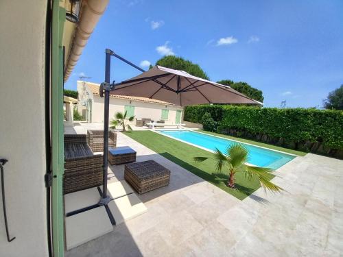 Saint-Paul-les-Fonts Villa | Villa Césarine 4 étoiles, 8 pers, 4 chambres, piscine privée, poolhouse, clim
