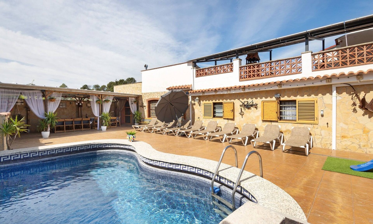 Rubi House | Villa 'Cal Ramon for 15 Guests' with Private Pool, Wi-Fi & Air Conditioning