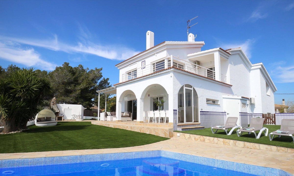 Canyelles Villa | Villa California with Spectacular Sea Views and Private Pool