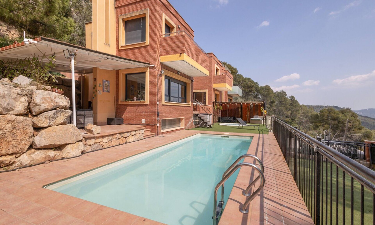 Cervello Villa | Villa 'Camarassa' with Sea Views, Wi-Fi, and Air Conditioning