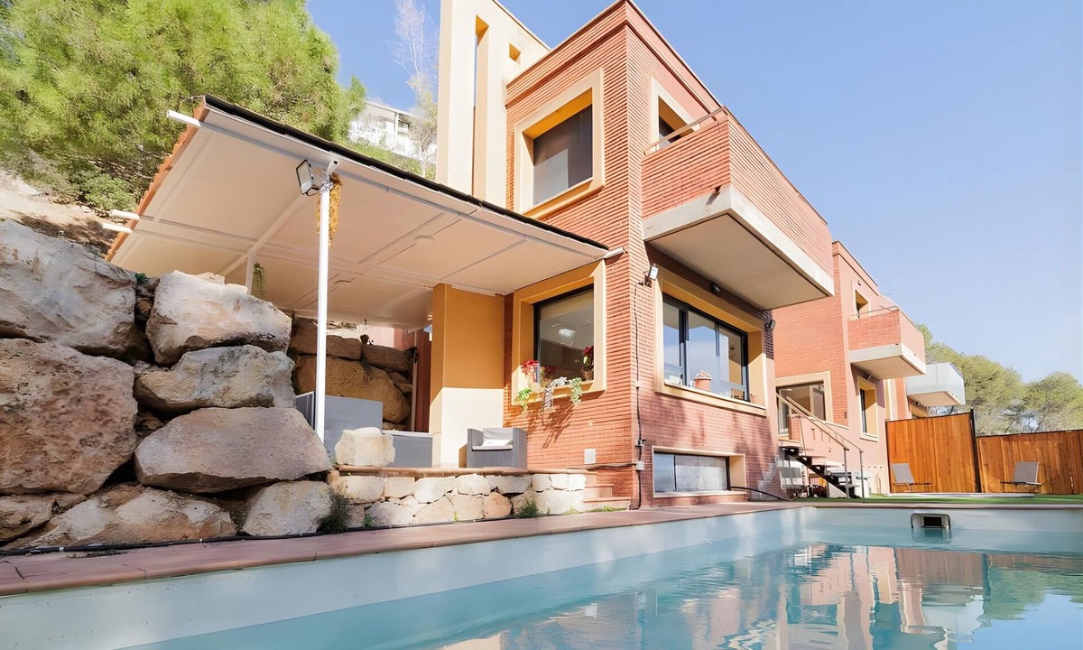 Cervello Villa | Villa 'Camarassa' with Sea Views, Wi-Fi, and Air Conditioning