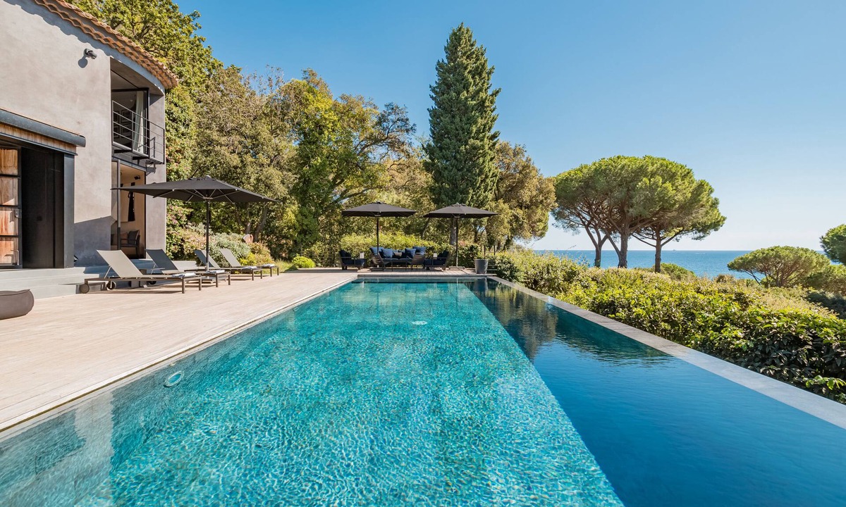 La Croix-Valmer Villa | Villa Cape Cod, Luxury beachfront property