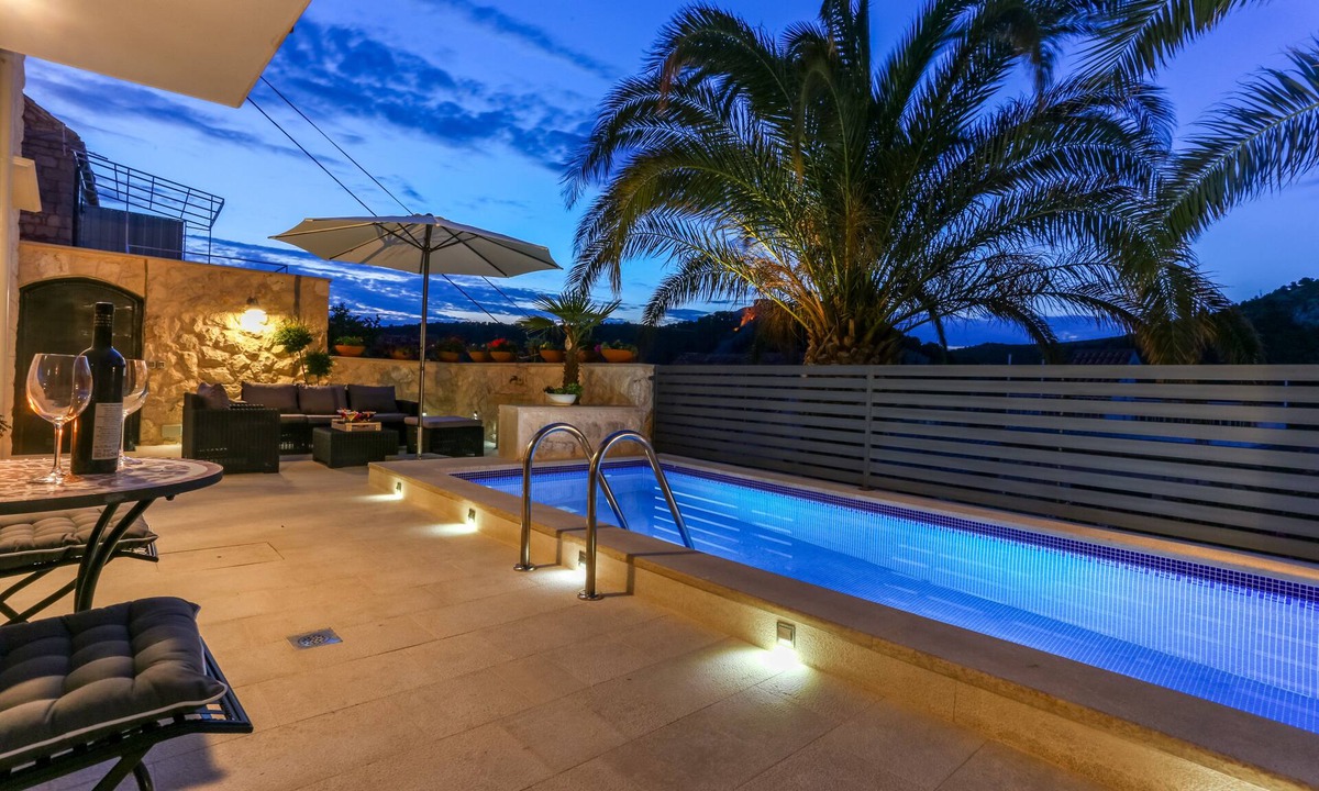 Hvar Old Town Apartment | Villa Capitis in the Centre - Deluxe Apartment with Swimming Pool