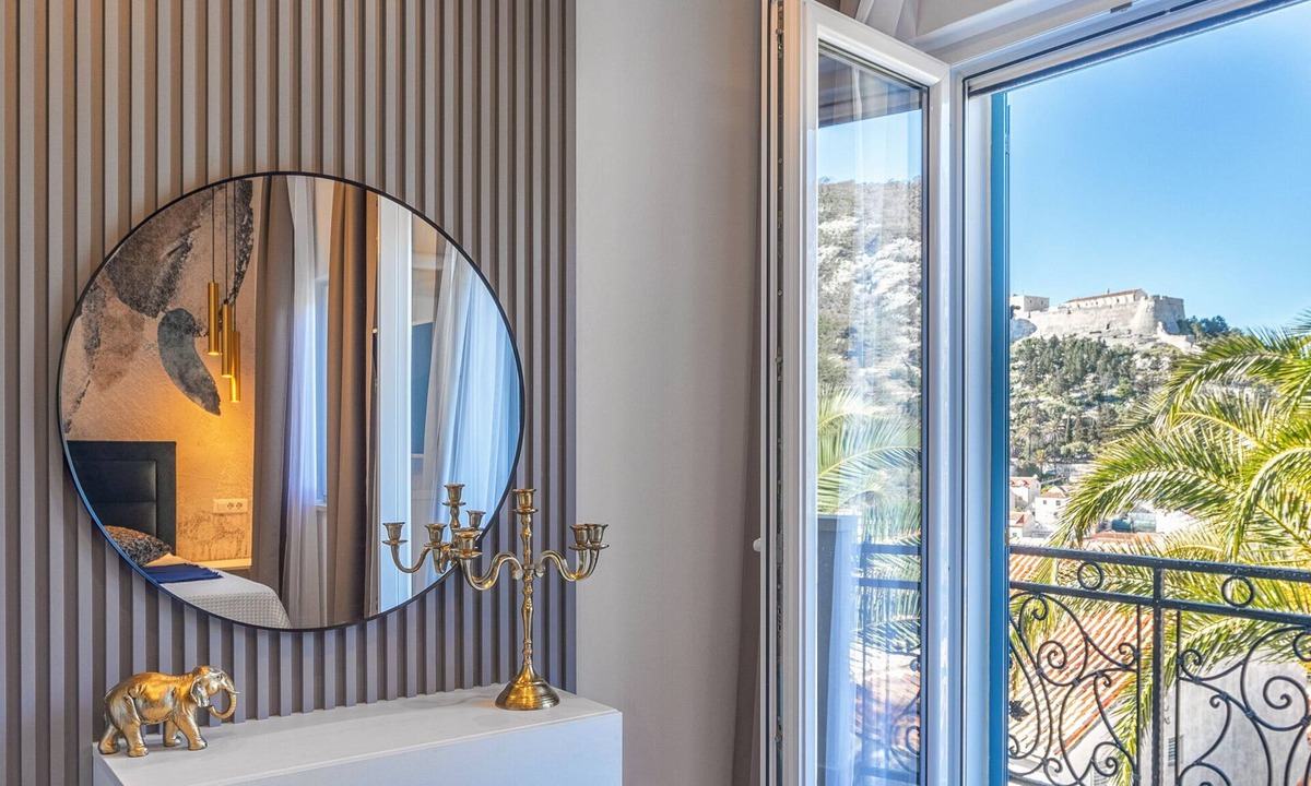 Hvar Old Town Apartment | Villa Capitis in the Centre- Exclusive Apartment – Stunning Fortress View
