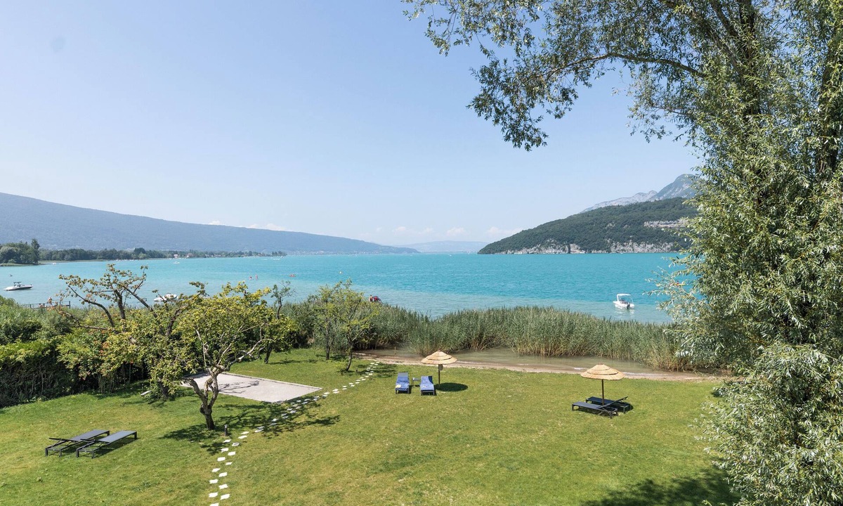 Duingt Hotel | VILLA CAROLINE