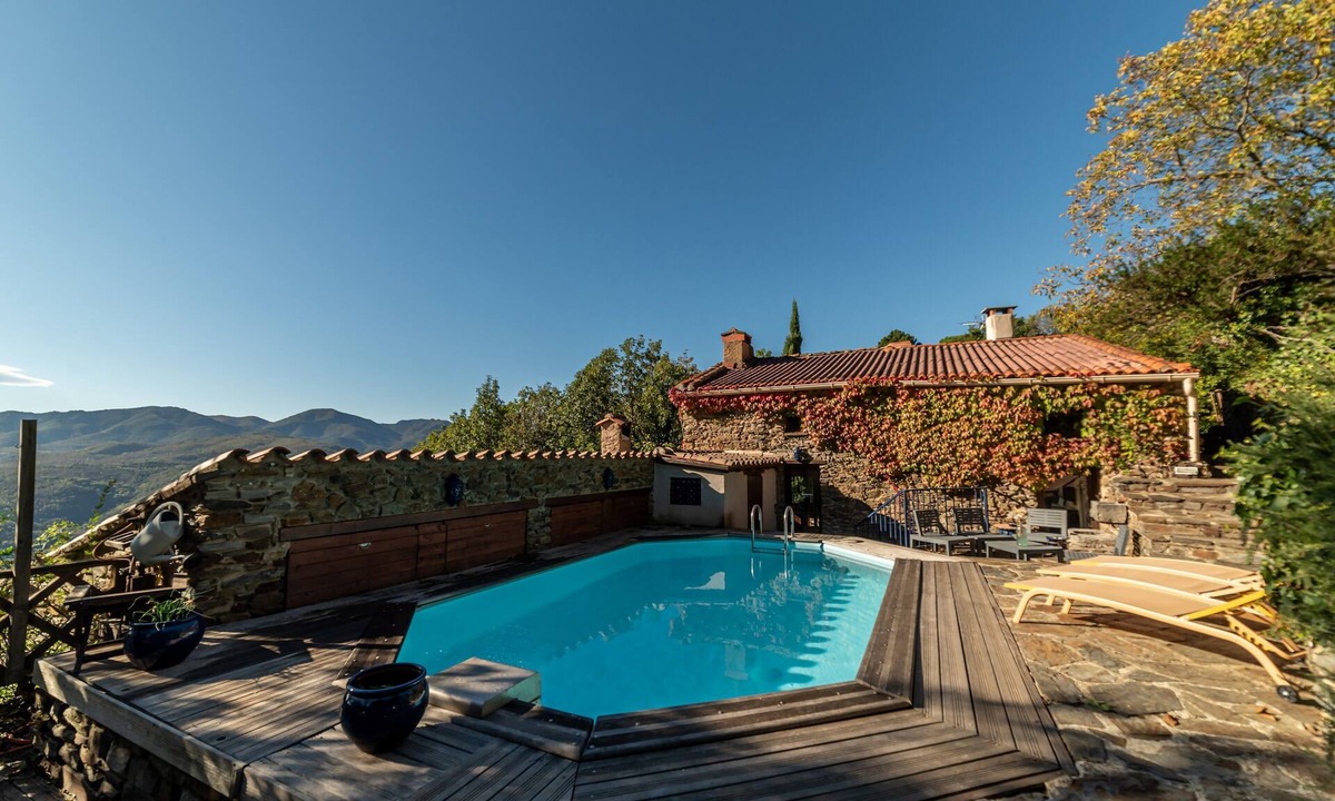 Montferrer Villa | Villa "Casablanca" with Mountain View, Private Pool & Wi-Fi