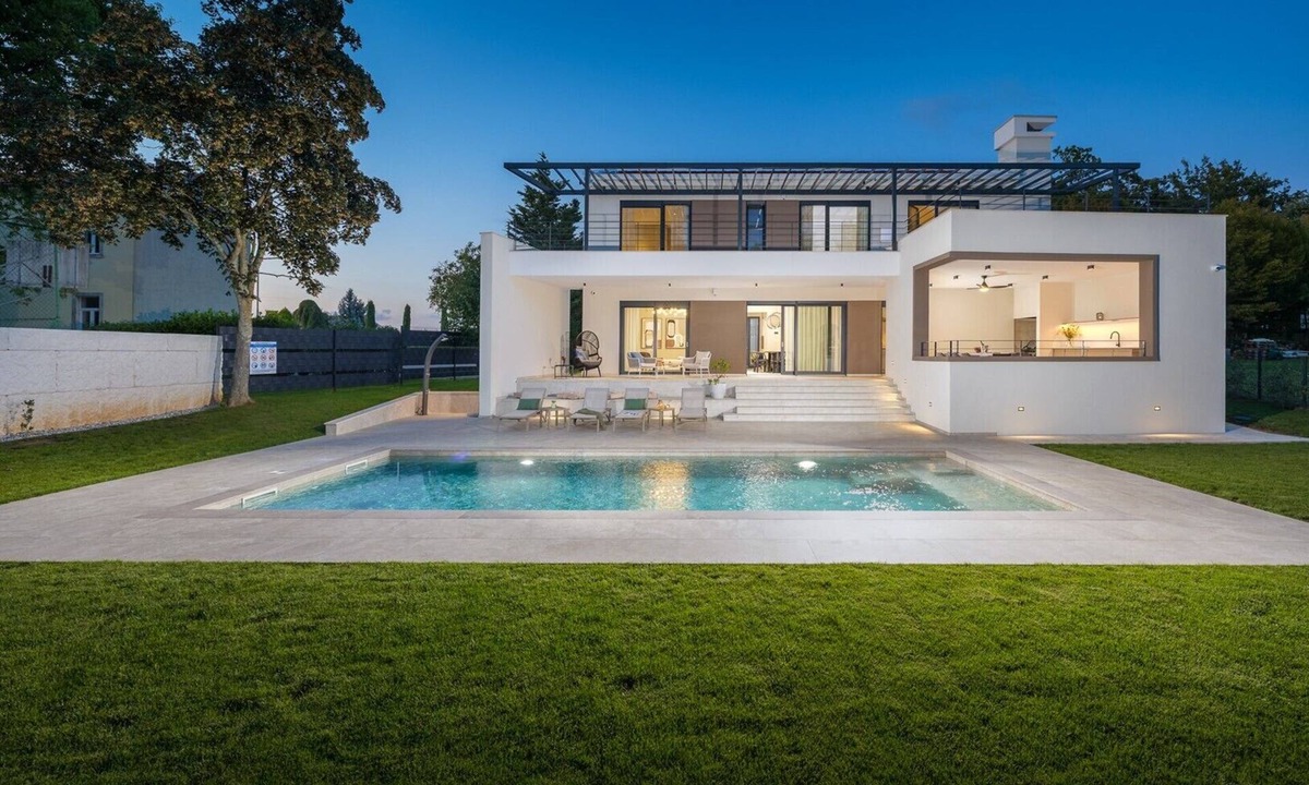 Heki Villa | Villa Castanea – Stylish 3-Bedroom Villa with Private Pool in Peaceful village