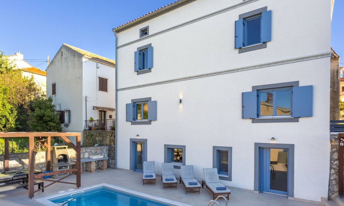 Municipality of Omisalj Villa | Villa Castel Muschio by Villas Guide