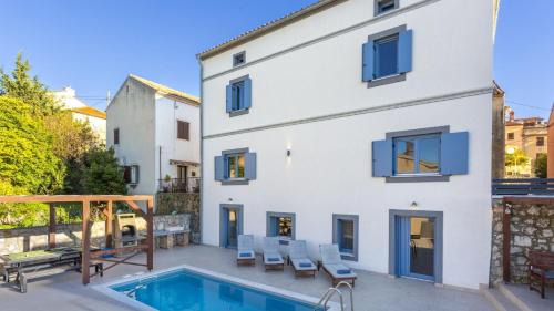 Omisalj Villa | Villa Castel Muschio by Villas Guide