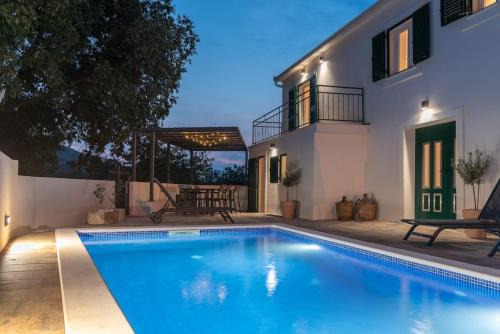 Ljubitovica Villa | Villa Celtis with heated pool