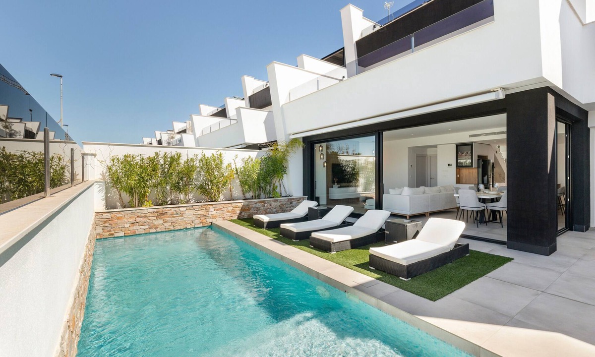 Santiago de la Ribera Villa | Villa 'Chalet Con Piscina En San Javier' with Private Pool, Wi-Fi and Air Conditioning