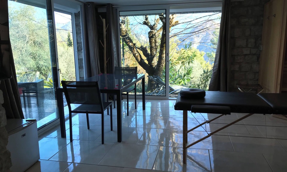 Massoins Bed & Breakfast | Villa Charlène Chambre Charlène