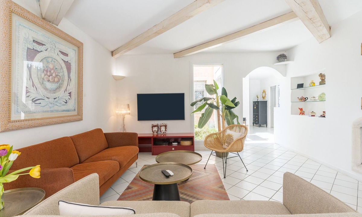 Manosque Villa | Villa 'Chez Dominique' with Private Pool, Private Terrace and Wi-Fi