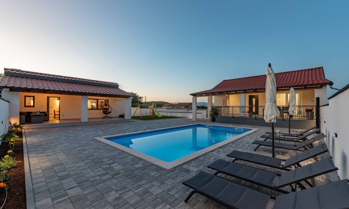 Donje Rastane Villa | Villa Chivas ZadarVillas