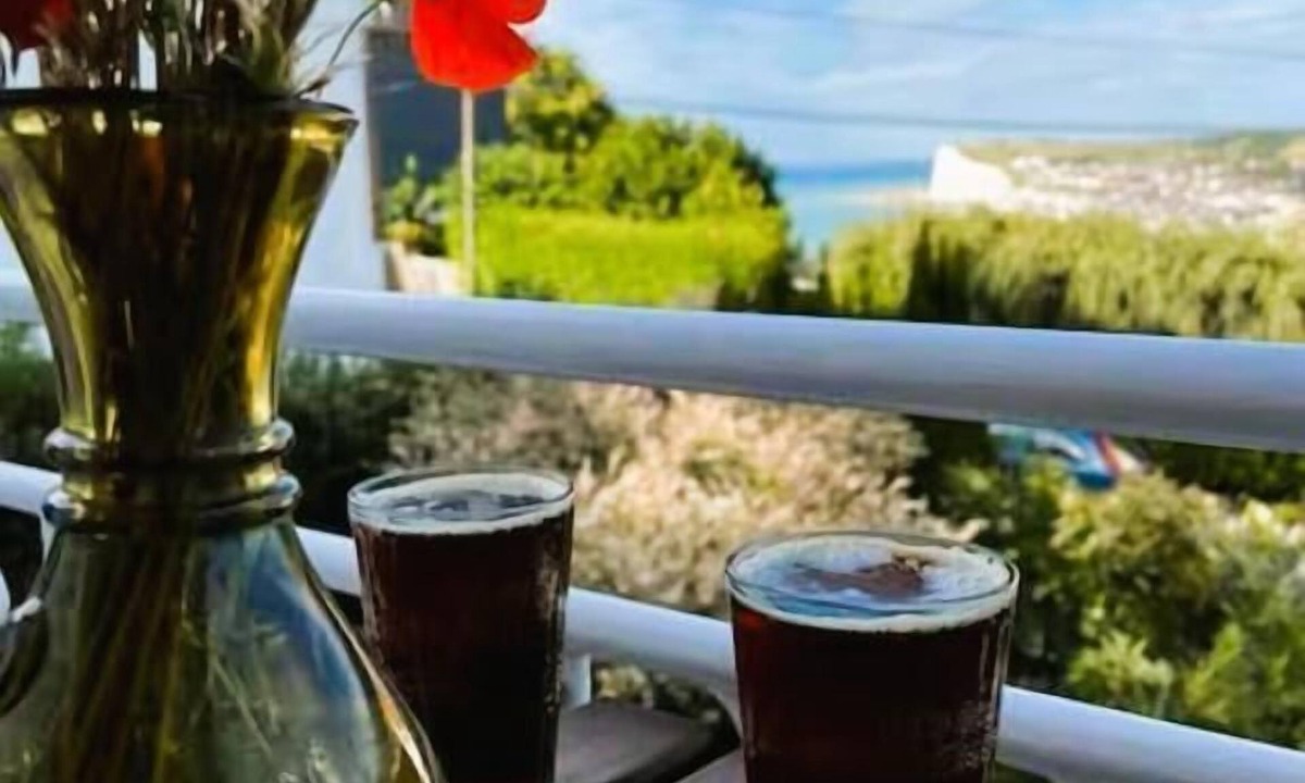 Le Treport House | Villa "clair de Falaises" Sea view with sauna, jacuzzi, and garden