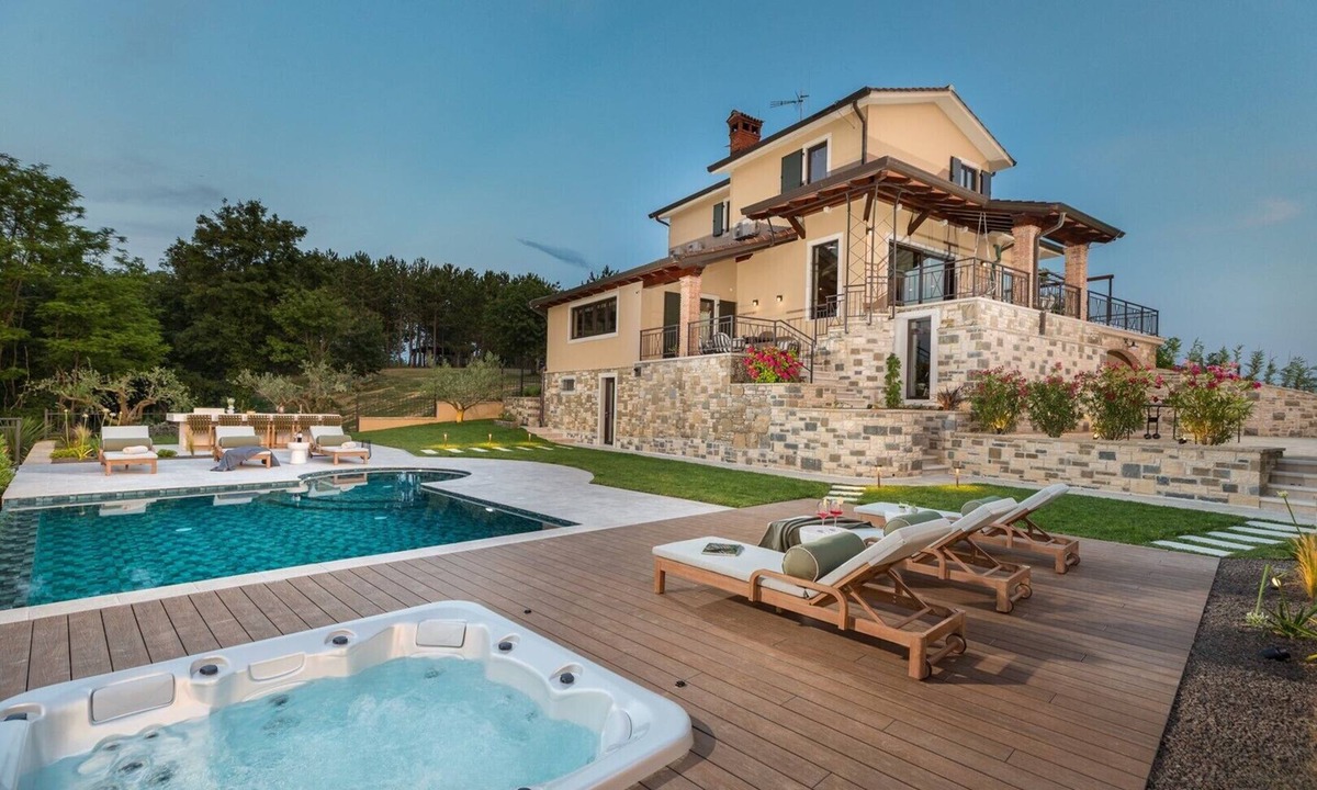 Motovun Villa | Villa Clara – A Stunning Oasis of Luxury with Large Pool, Wellness, Game Room, Fitness, and Breathtaking Views of Motovun
