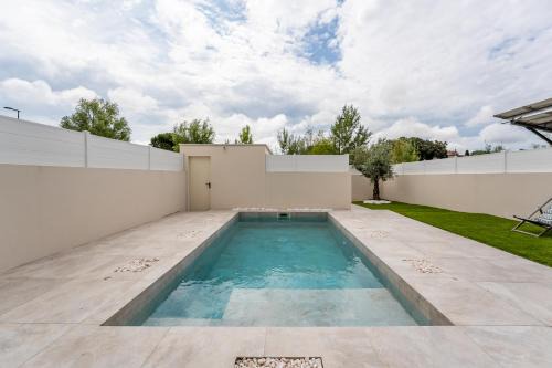 Vendargues Villa | Villa climatisée avec piscine et stationnements