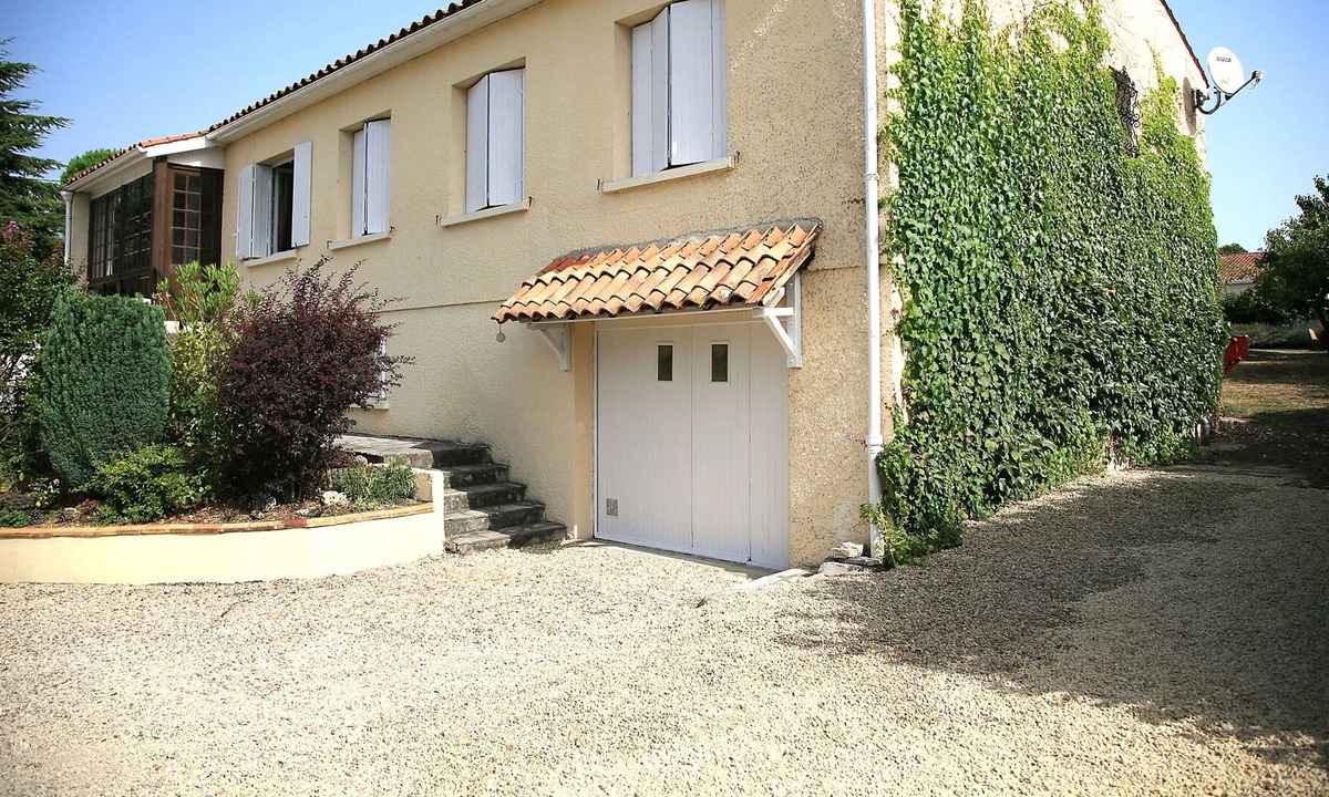 Saint-Brice Villa | Villa close to Cognac with refurbished private pool.