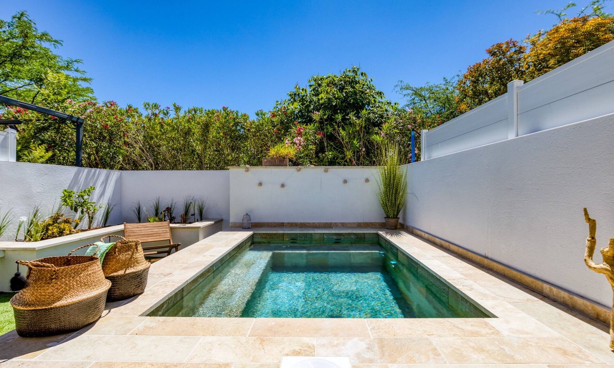 Mauguio Villa | Villa Cocoon Montpellier and Beach with Private Pool, Wi-Fi and Air Conditioning