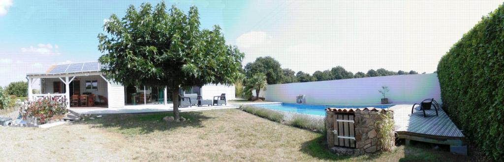 Mortagne-sur-Sevre Bed & Breakfast | Villa Coloniale