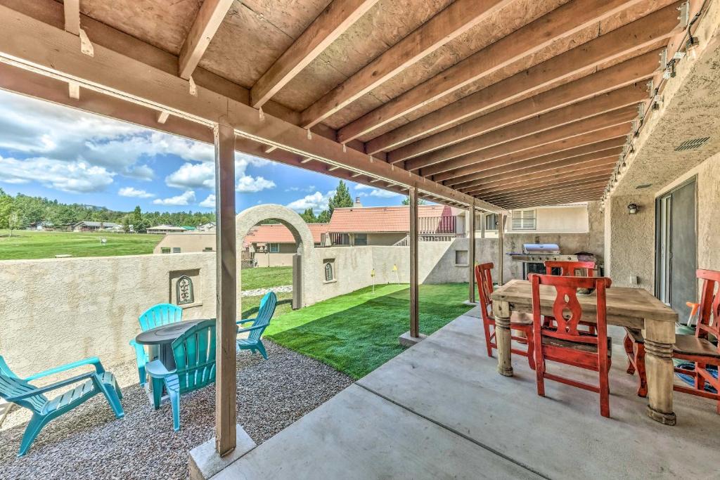 Ruidoso House | 'Villa Con Vista' w/Putting Green & Hot Tub!