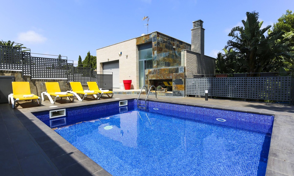 Salou Ski Chalet | Villa con Wifi Ascensor Para Personas Minusvalidas y Piscina
