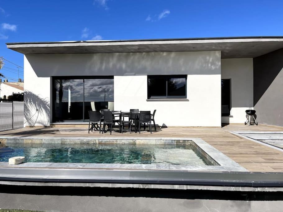 Clarensac Villa | villa contemporaine avec piscine