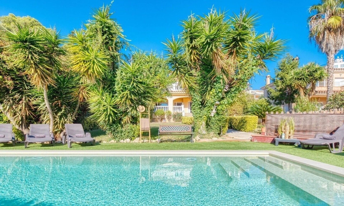 Lloret Town Center Villa | Villa "Costacabana - Summertime" with Private Pool & Wi-Fi