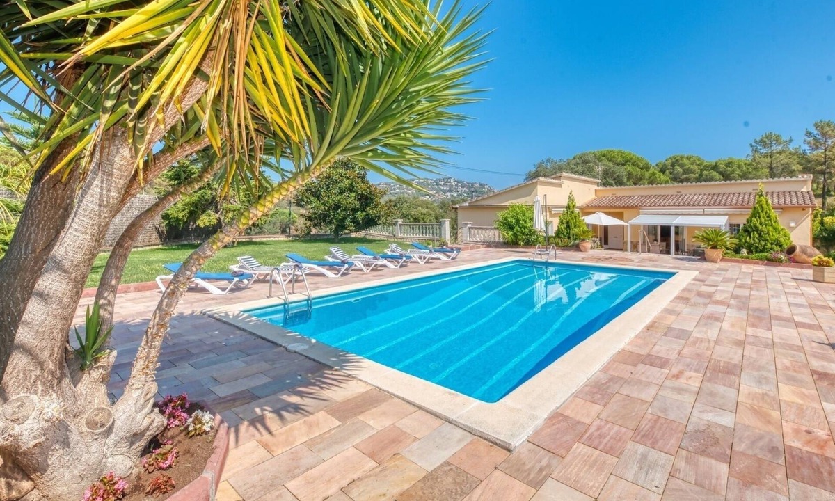 Lloret de Mar Villa | Villa "Costacabana - Miro" with Private Pool, Private Terrace & WiFi