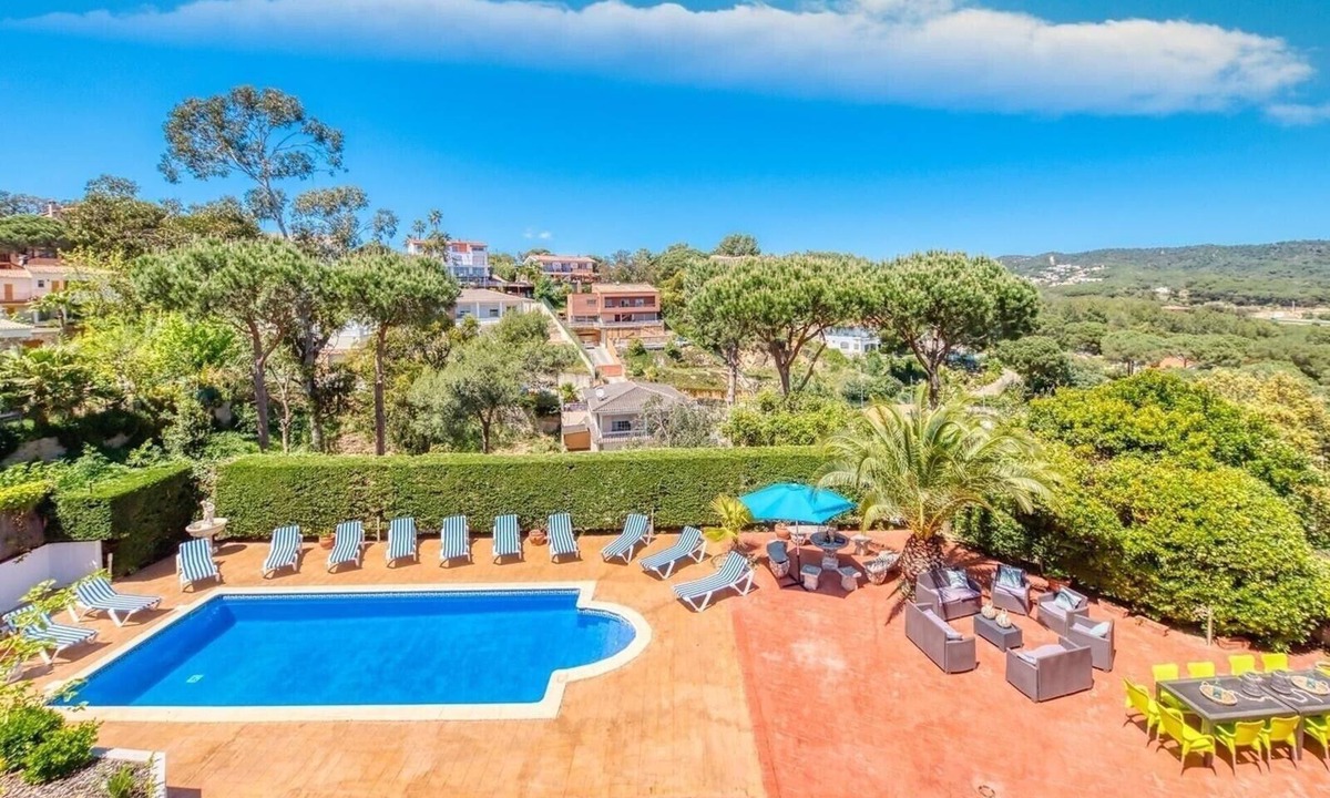 Lloret de Mar Villa | Villa "Costacabana - Jaruco" with Private Pool, 2 Private Terraces & Wi-Fi