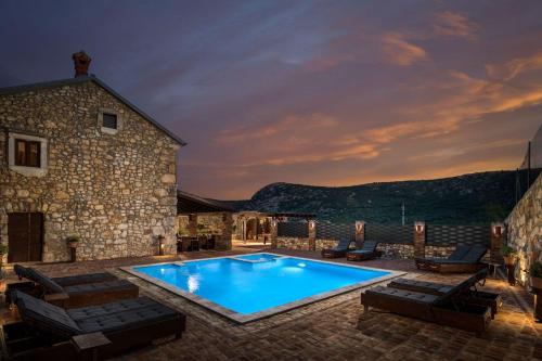 Drivenik Villa | Villa Cupido With Private Pool - Happy Rentals