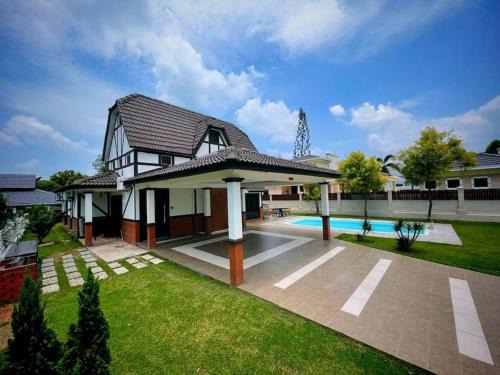 Alor Gajah Villa | Villa D'Astana,A'Famosa Resort Pool-BBQ-Karaoke