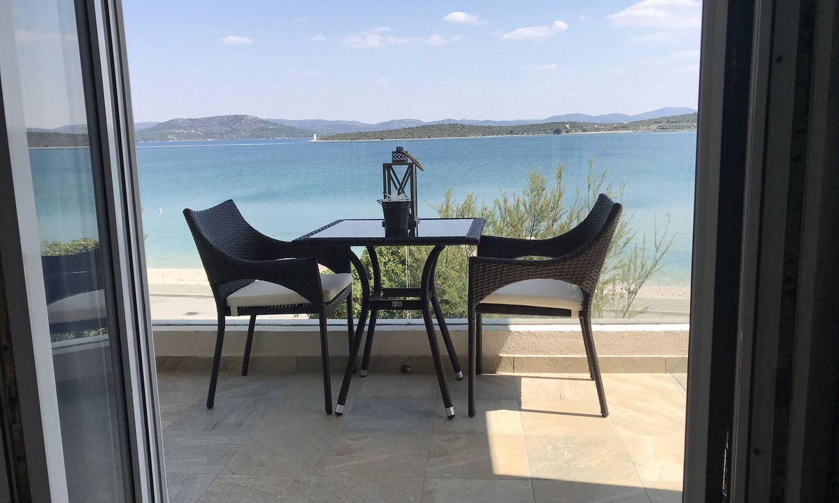 Betina Apartment | Villa Danica - Apartment (studio) 2 persons - direct at sea - 4 star