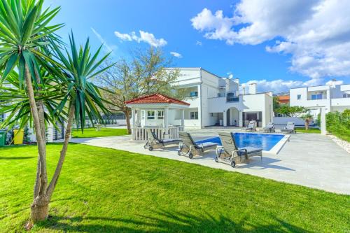 Kastel Stafilic Villa | VILLA DANICA with heated pool and jacuzzi
