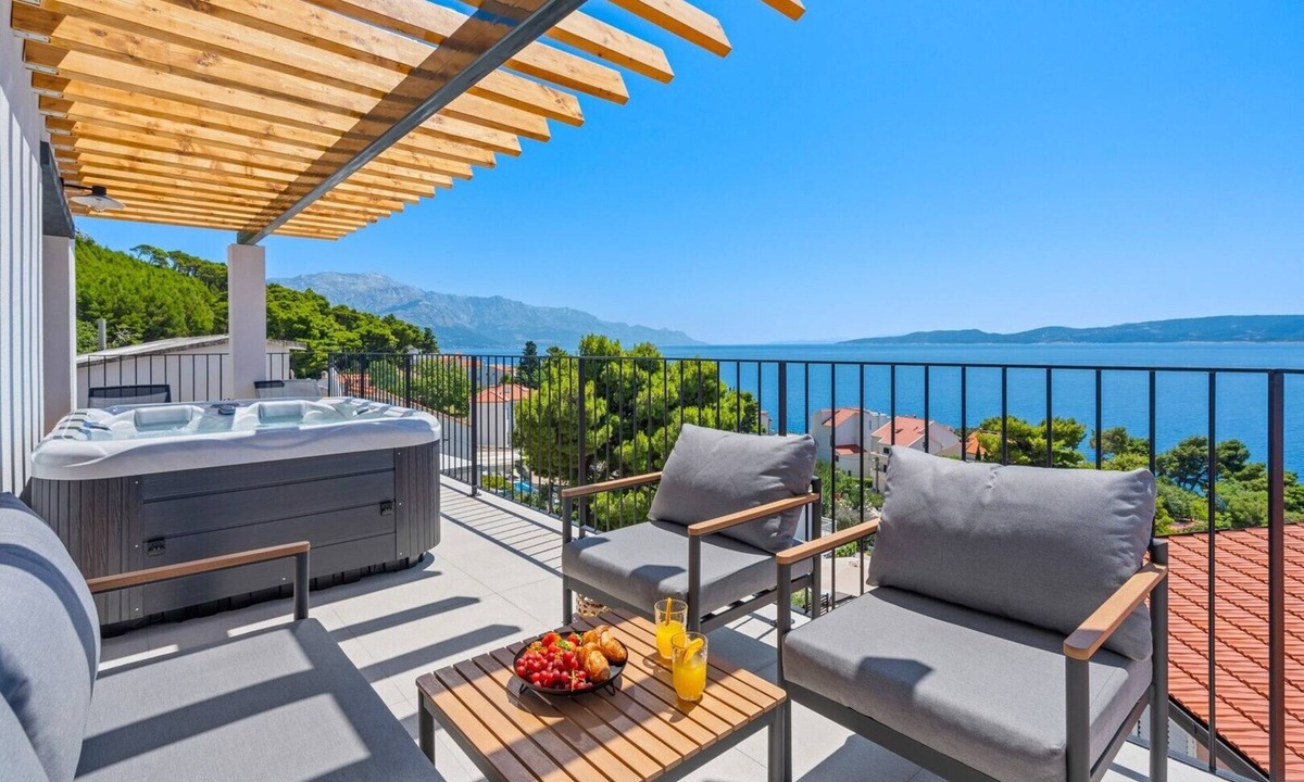 Medici Villa | Villa Dattero -private Pool, Jacuzzi, Sauna, Media room
