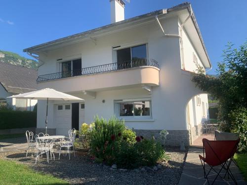 Argeles Gazost House | Villa de charme jardin vue sur montagnes rénovation 2026