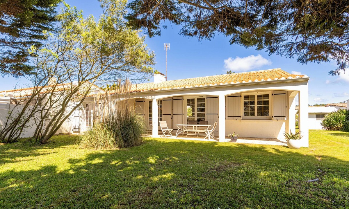 Bretignolles-sur-Mer Villa | Villa 'De La Mer - Bretignolles' with Private Terrace and Wi-Fi