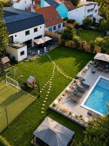 Saint-Brice-sous-Foret Villa | Villa de luxe - piscine chauffée à 20 min de Paris
