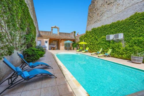 Pouzolles Villa | Villa De La Cloche by Villa Plus