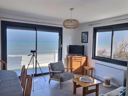 Bernieres-sur-Mer House | Villa de la plage, front de mer, Juno beach