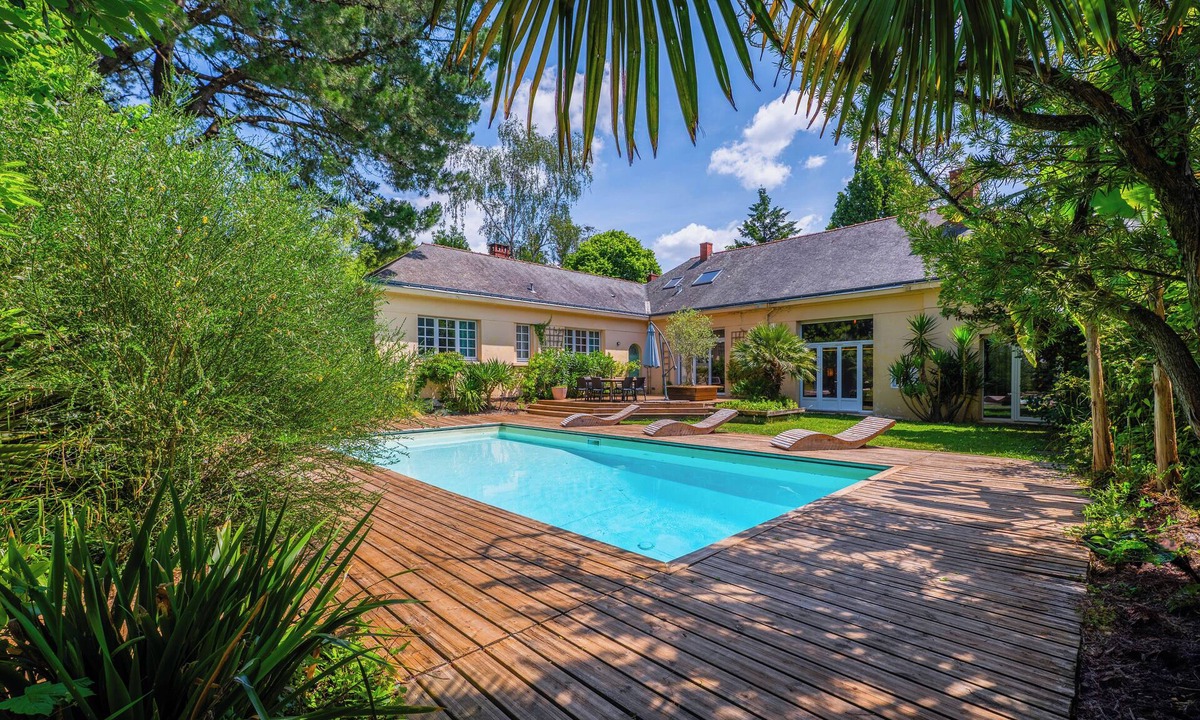 Pont du Cens-Cote d'Or Villa | Villa de la Plume - 8 rooms and 15 travellers in Nantes