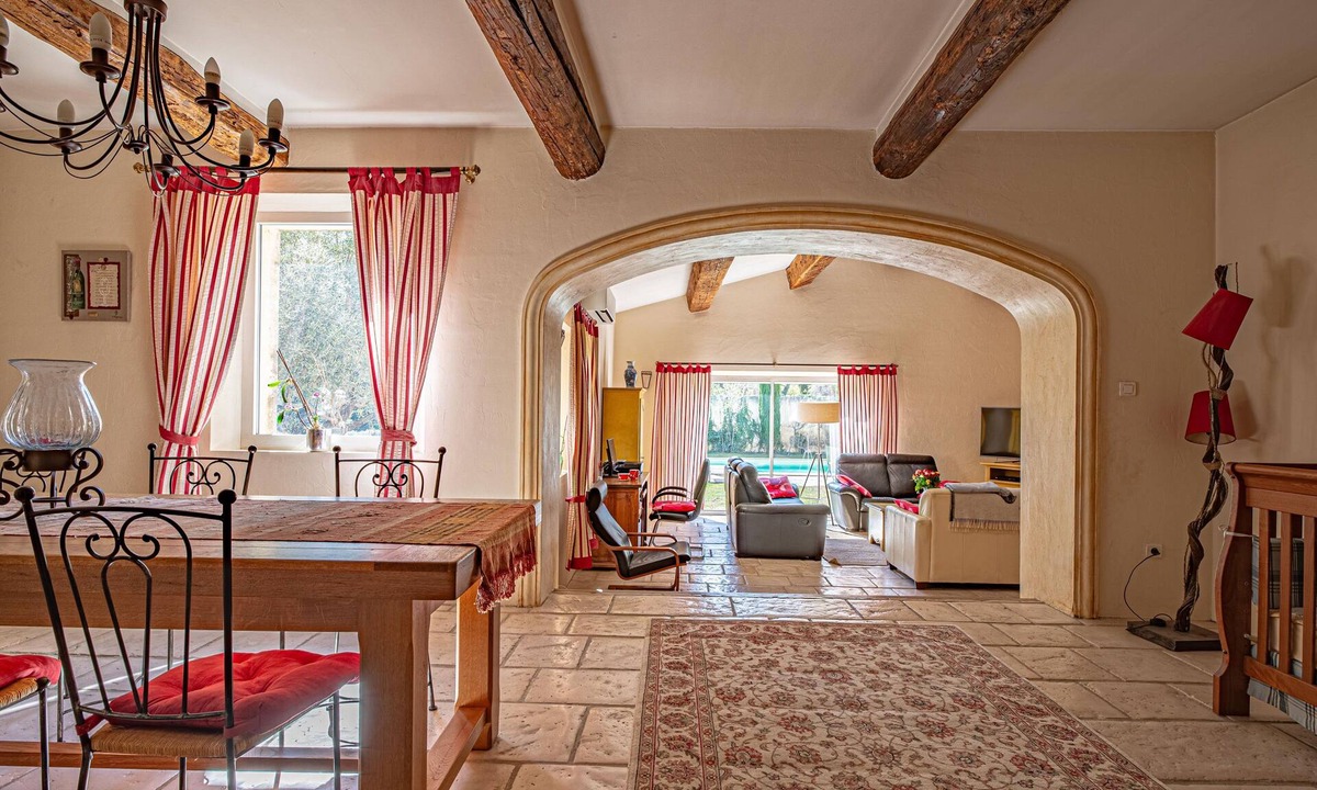 Robion House | Villa de Minna