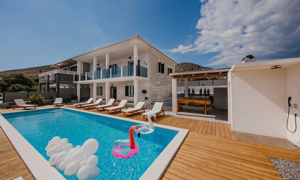 Seget Donji Villa | Villa Del Tempo with Pool
